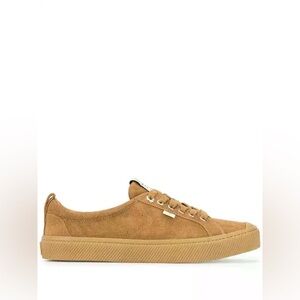 Cariuma Oca Low Top Suede Sneakers Women’s Size 7